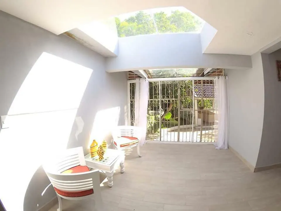 아파트 Sunrise Villa 카바레테